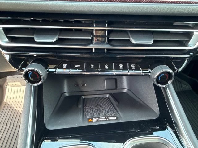 New 2026 Chevrolet Traverse RS w/ LPO, Floor Liner Package AWD/4WD image 28