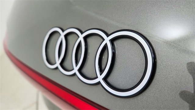 Used 2024 Audi Q8 e-tron Premium image 16