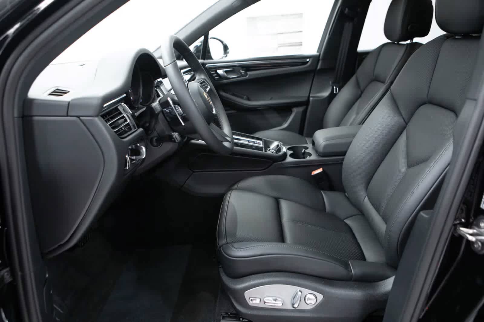 Certified 2026 Porsche Macan AWD/4WD image 22