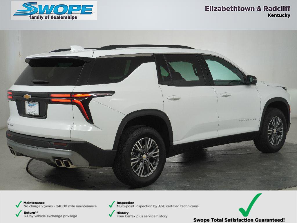 Used 2025 Chevrolet Traverse LT image 3