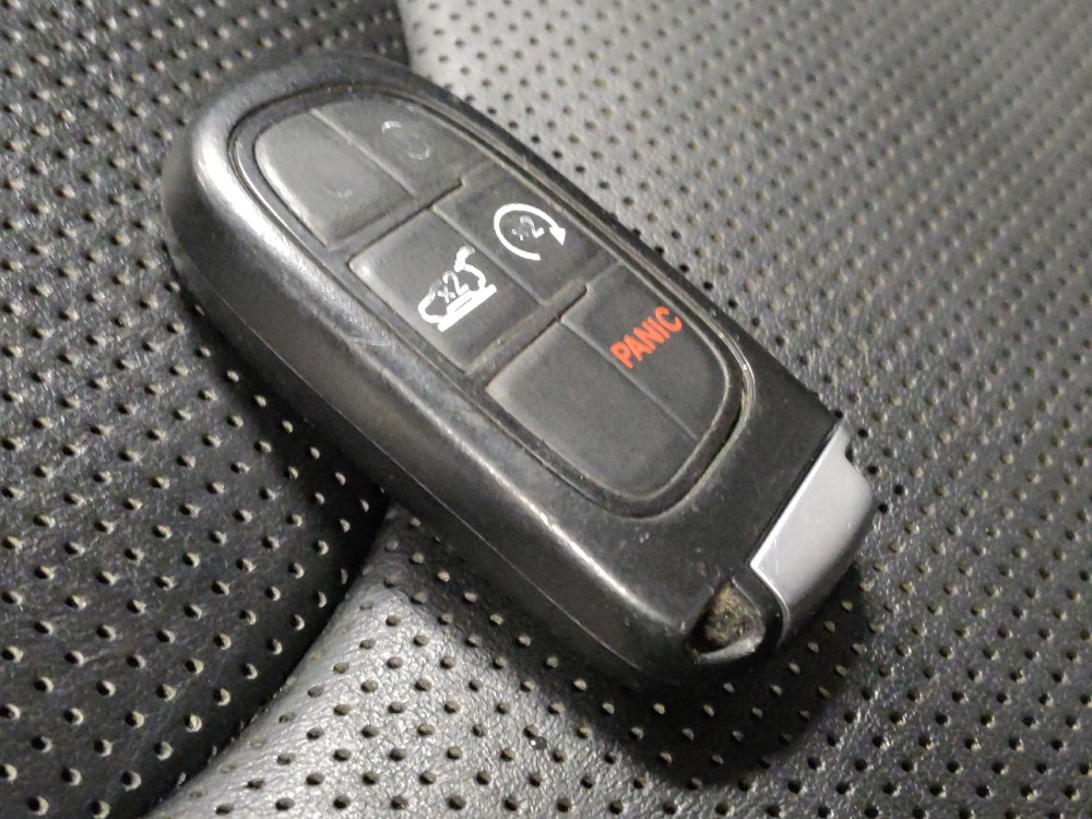 Used 2019 Jeep Cherokee Trailhawk image 32