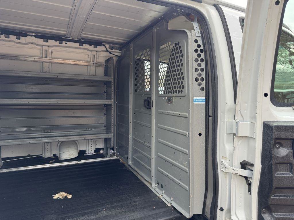 Used 2011 Chevrolet Express 2500 image 8