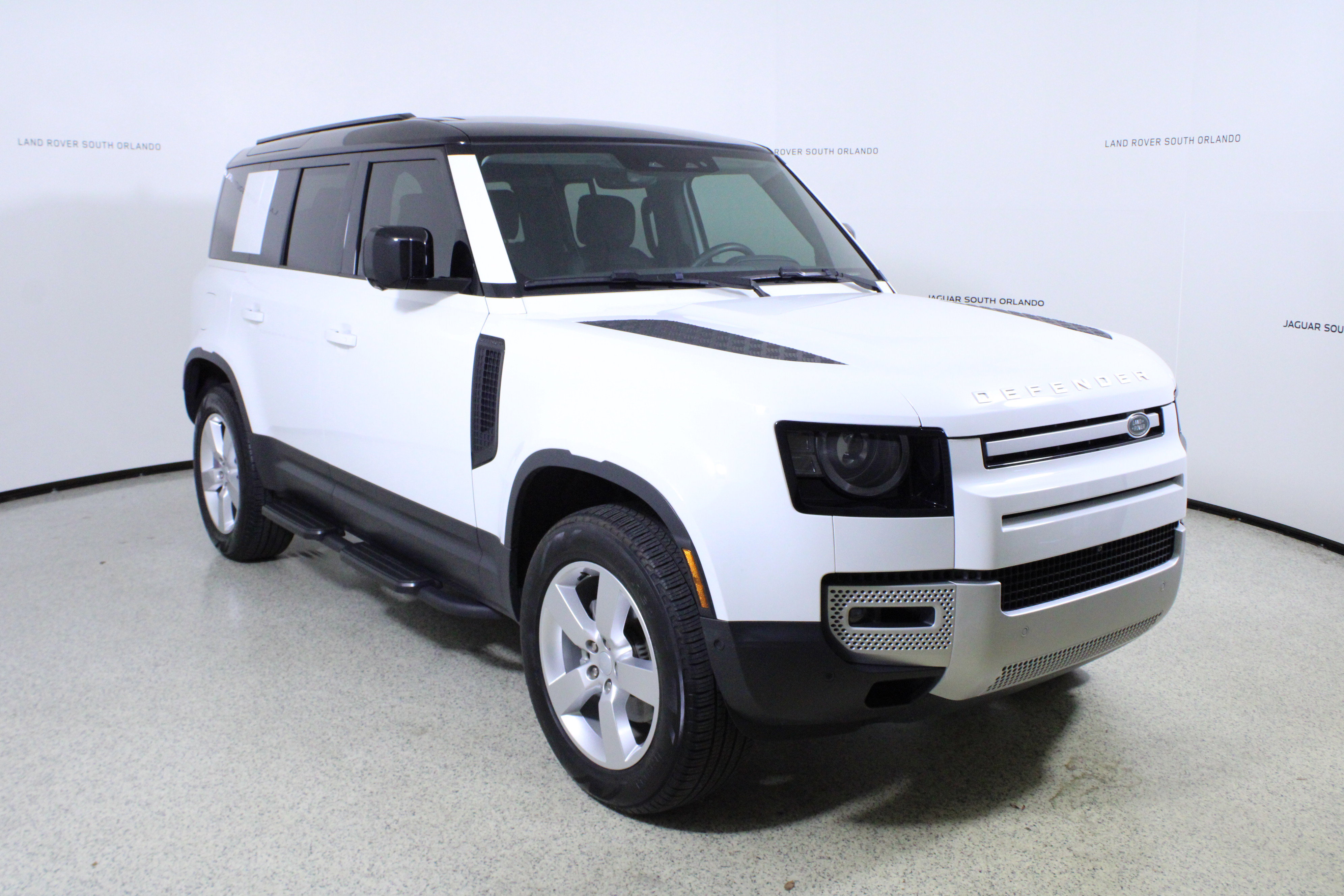 Used 2025 Land Rover Defender 110 S image 3