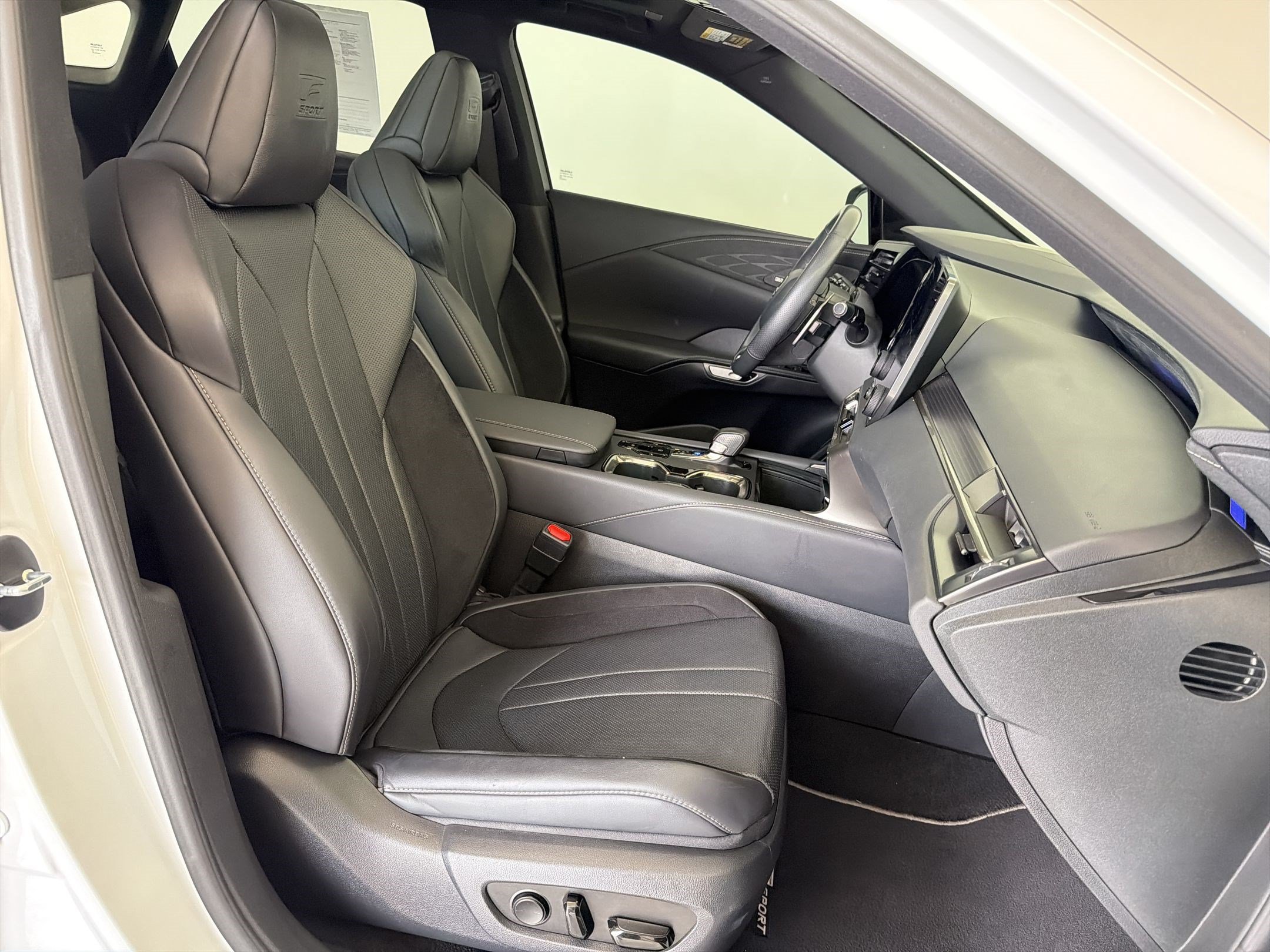 Used 2024 Lexus RX 500h F Sport w/ Convenience Package AWD/4WD image 25