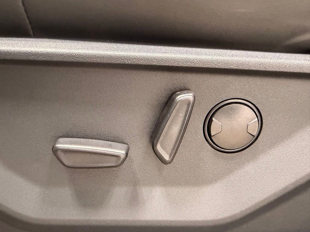 Used 2025 Ford Expedition Active image 28