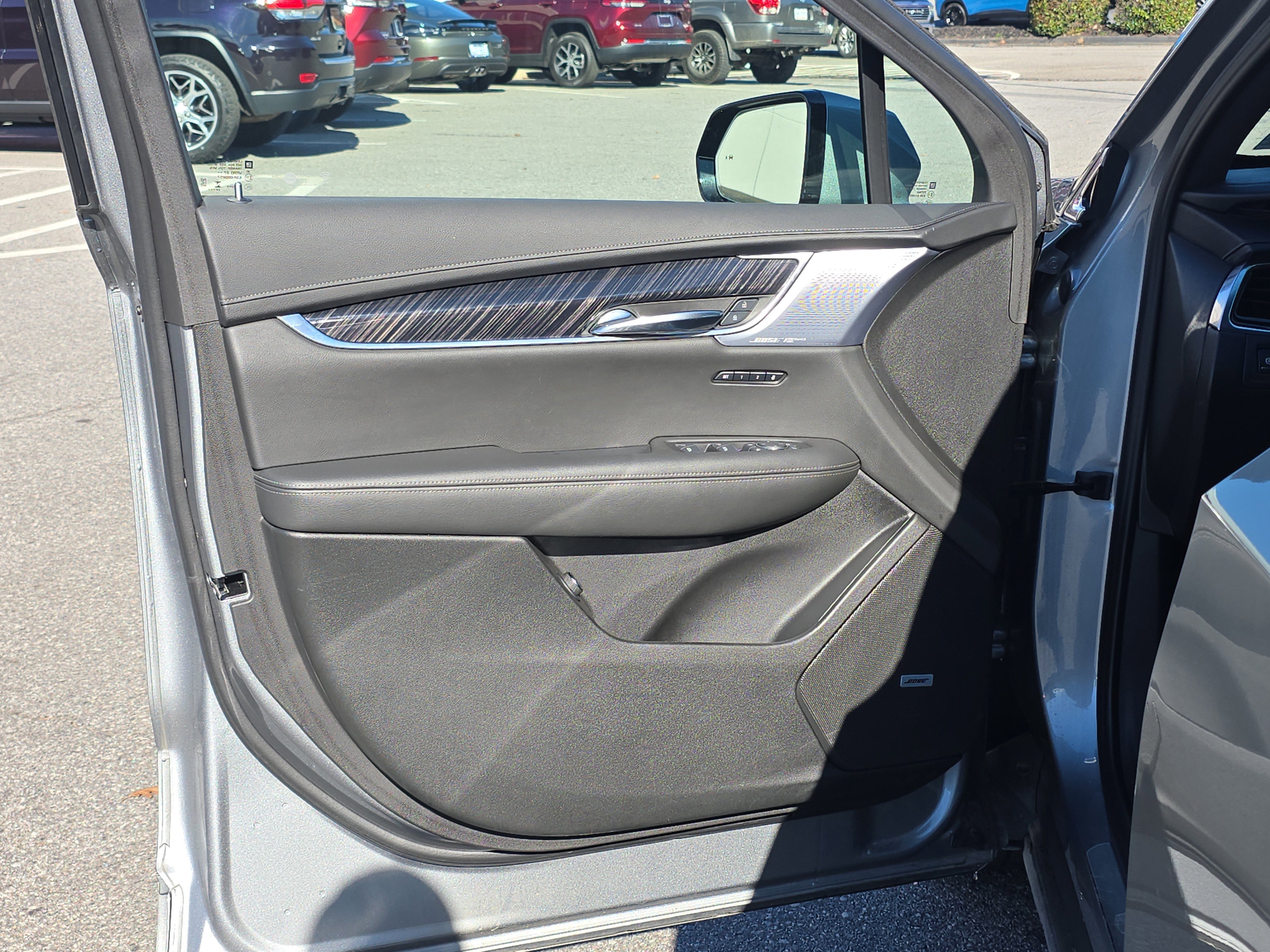 Used 2025 Cadillac XT6 Premium Luxury image 19