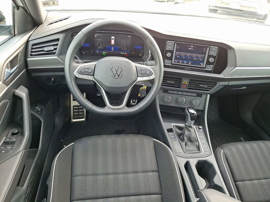 Used 2023 Volkswagen Jetta Sport image 3