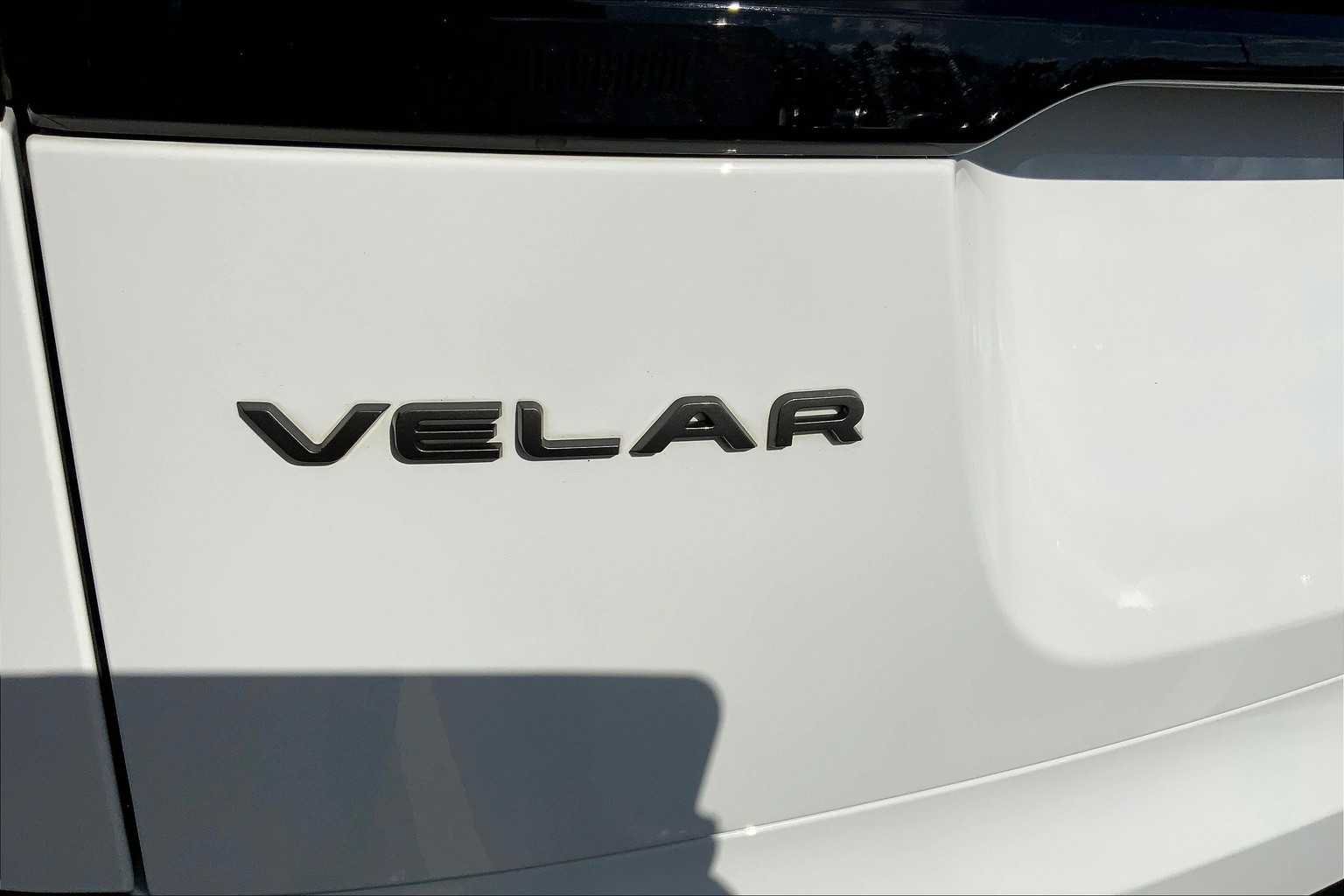 Certified 2022 Land Rover Range Rover Velar R-Dynamic S AWD/4WD image 10