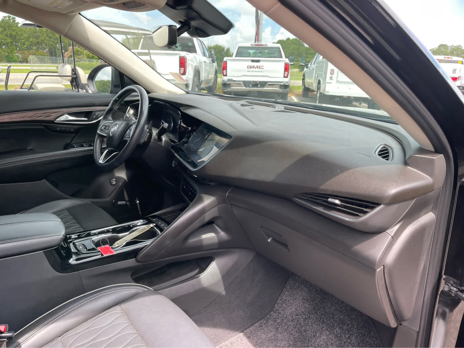 Used 2022 Buick Envision Avenir w/ Technology Package II FWD image 30
