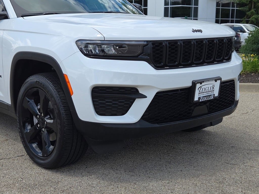 New 2025 Jeep Grand Cherokee Altitude video 2