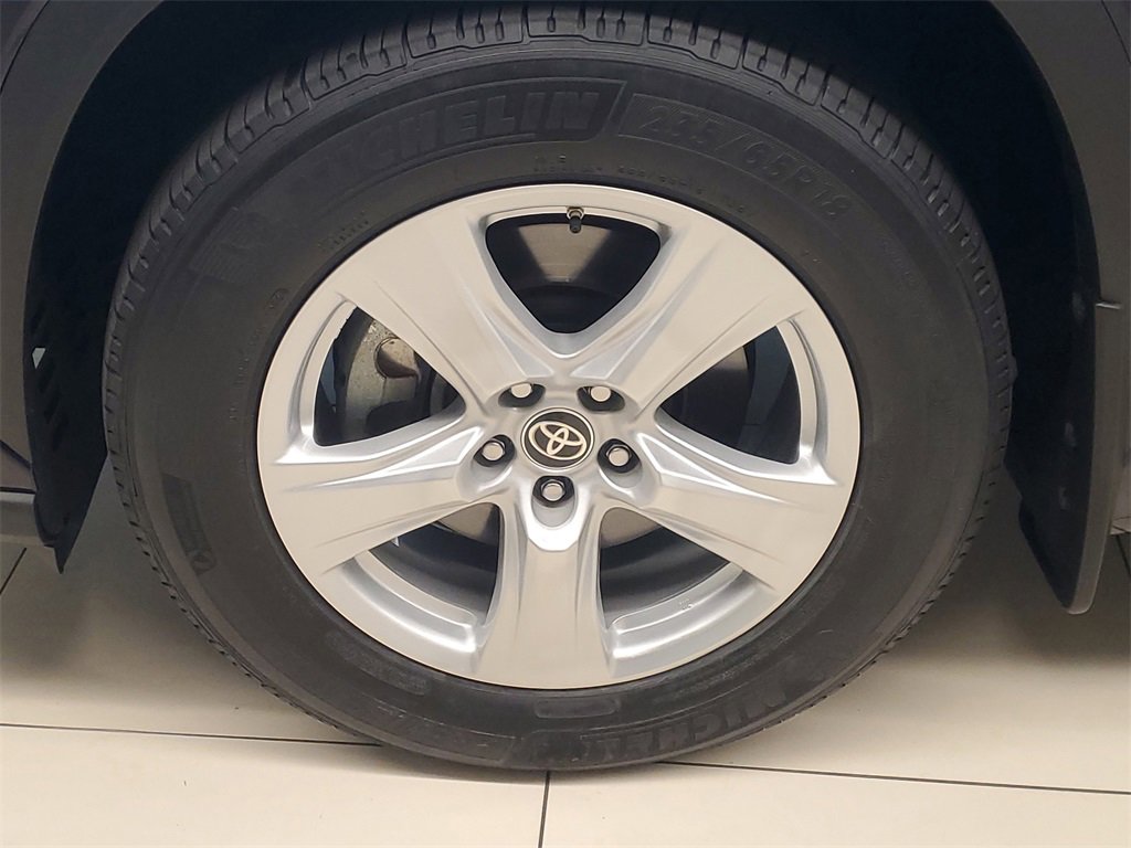 Certified 2024 Toyota Highlander LE image 5