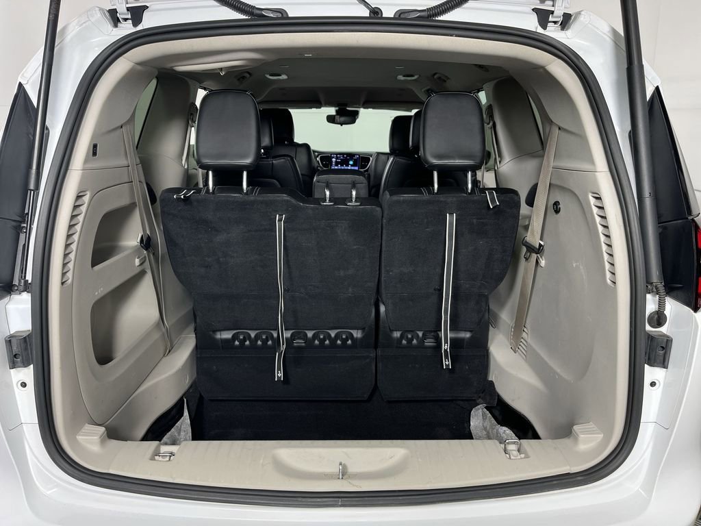 Used 2023 Chrysler Pacifica Touring-L image 23