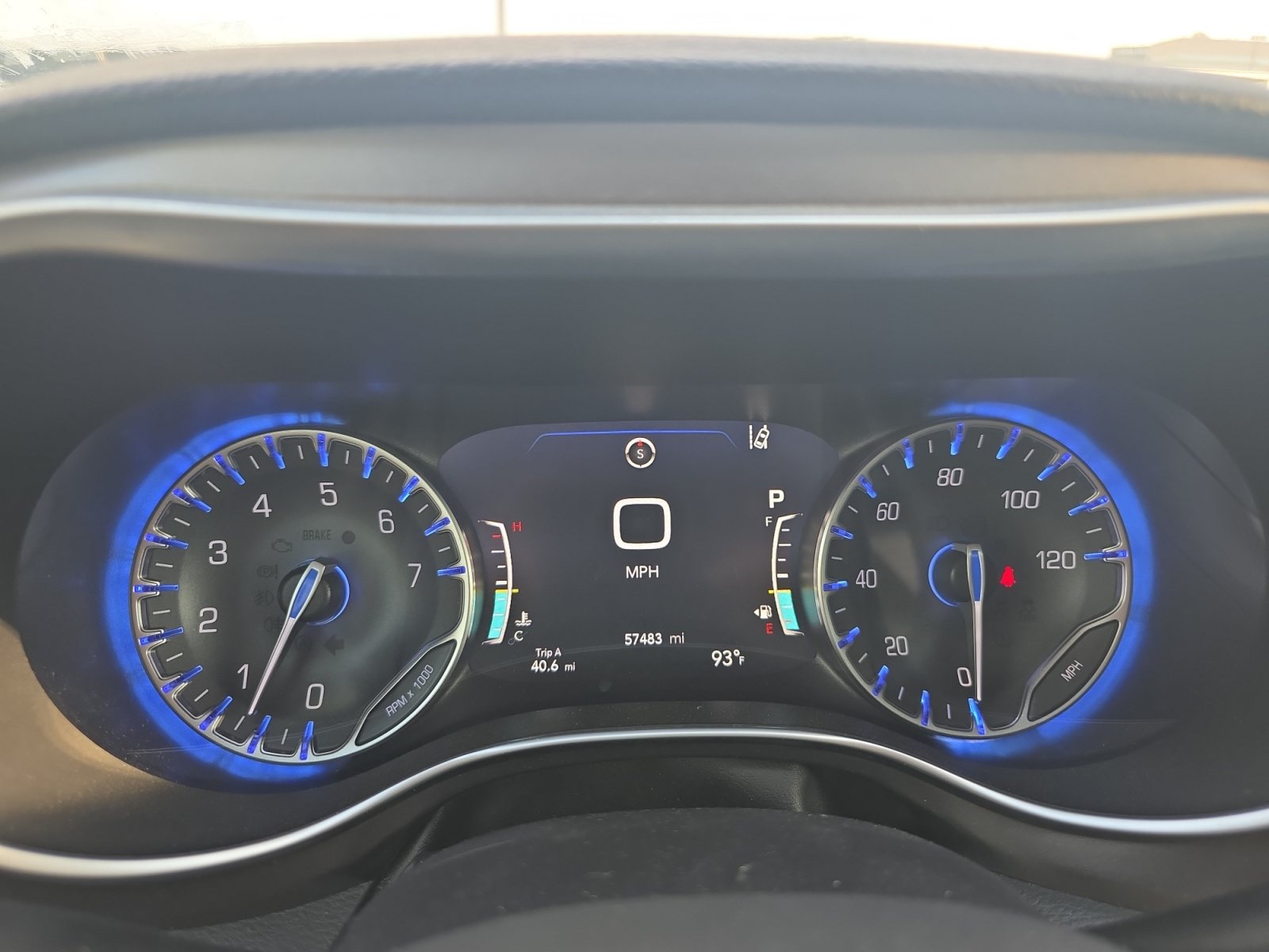 Used 2018 Chrysler Pacifica Limited w/ Tire & Wheel Group FWD image 18
