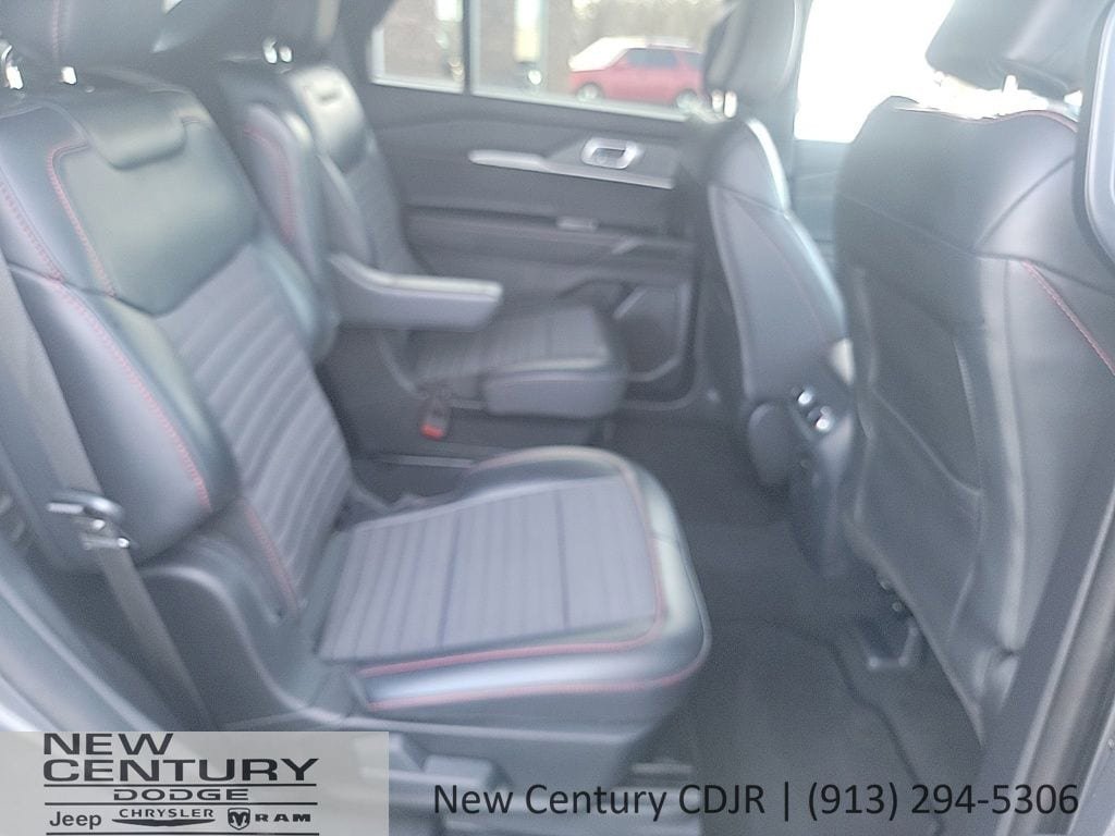Used 2025 Ford Explorer ST-Line AWD/4WD image 22