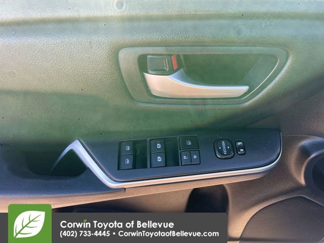 Used 2017 Toyota Camry SE w/ Moonroof Package image 26
