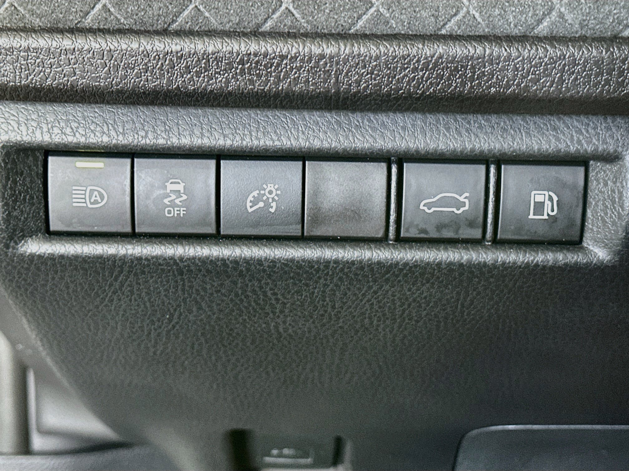 Used 2025 Toyota Camry XLE FWD image 17