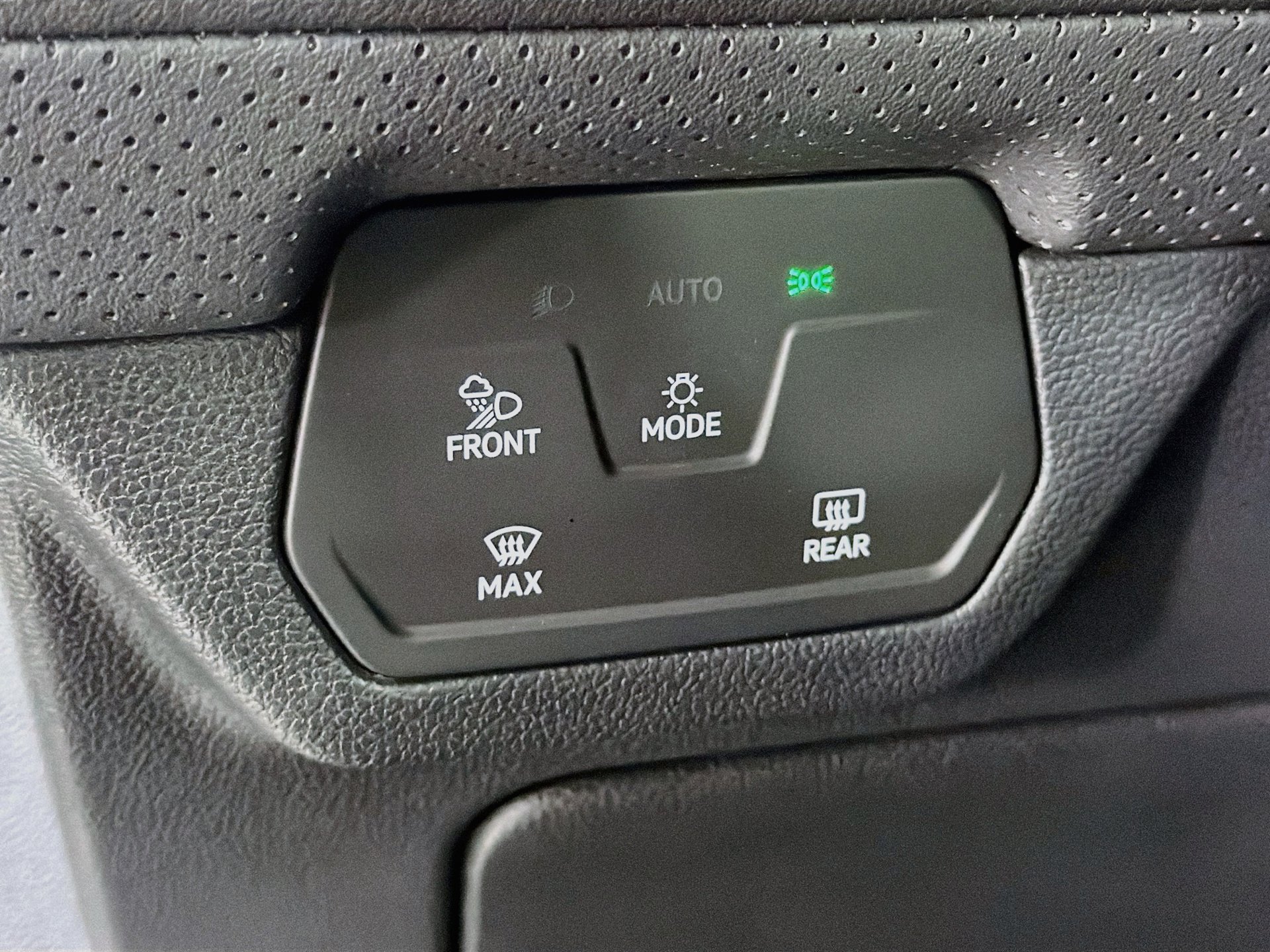 Certified 2026 Volkswagen Atlas SE FWD image 10