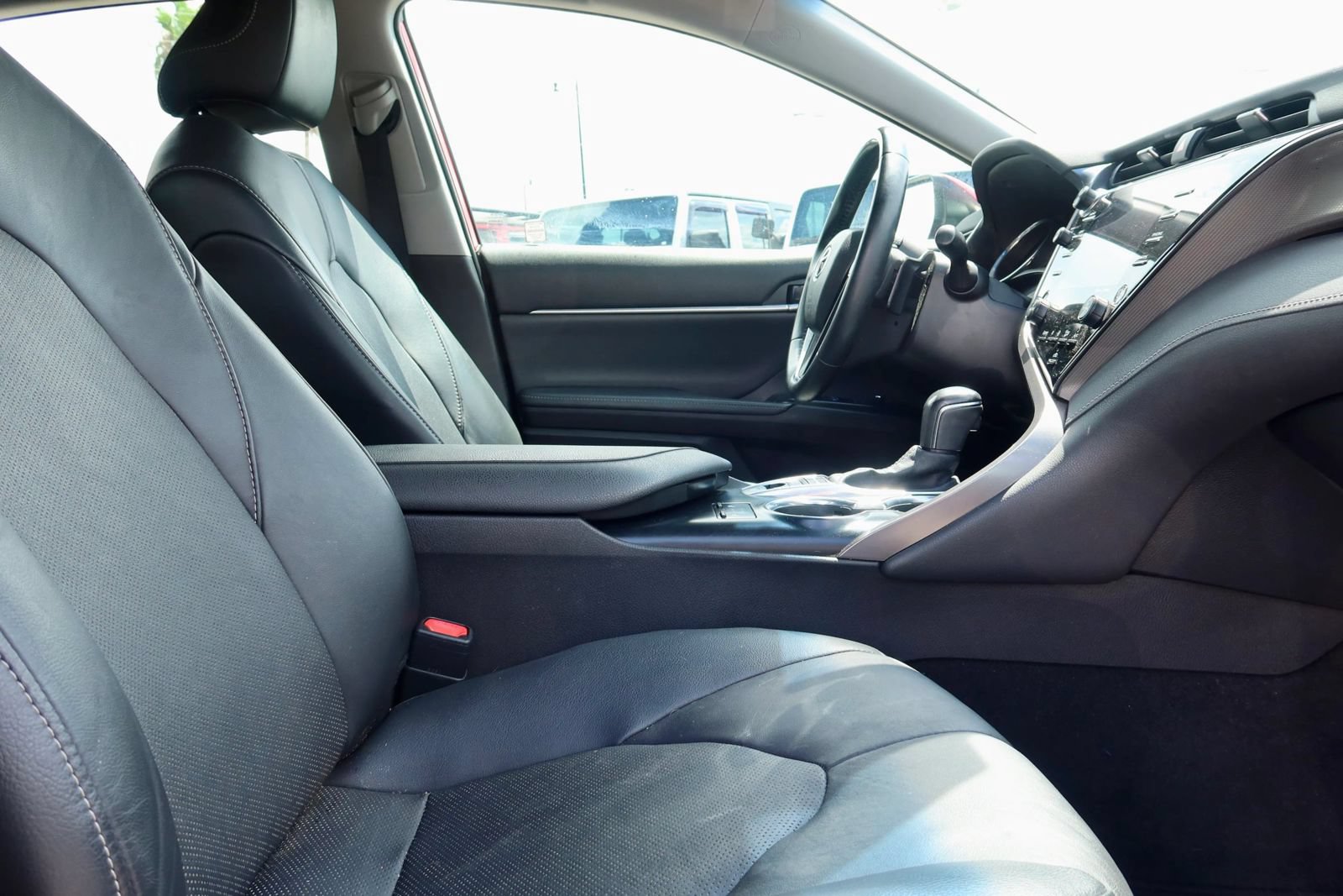 Used 2020 Toyota Camry XSE FWD image 16