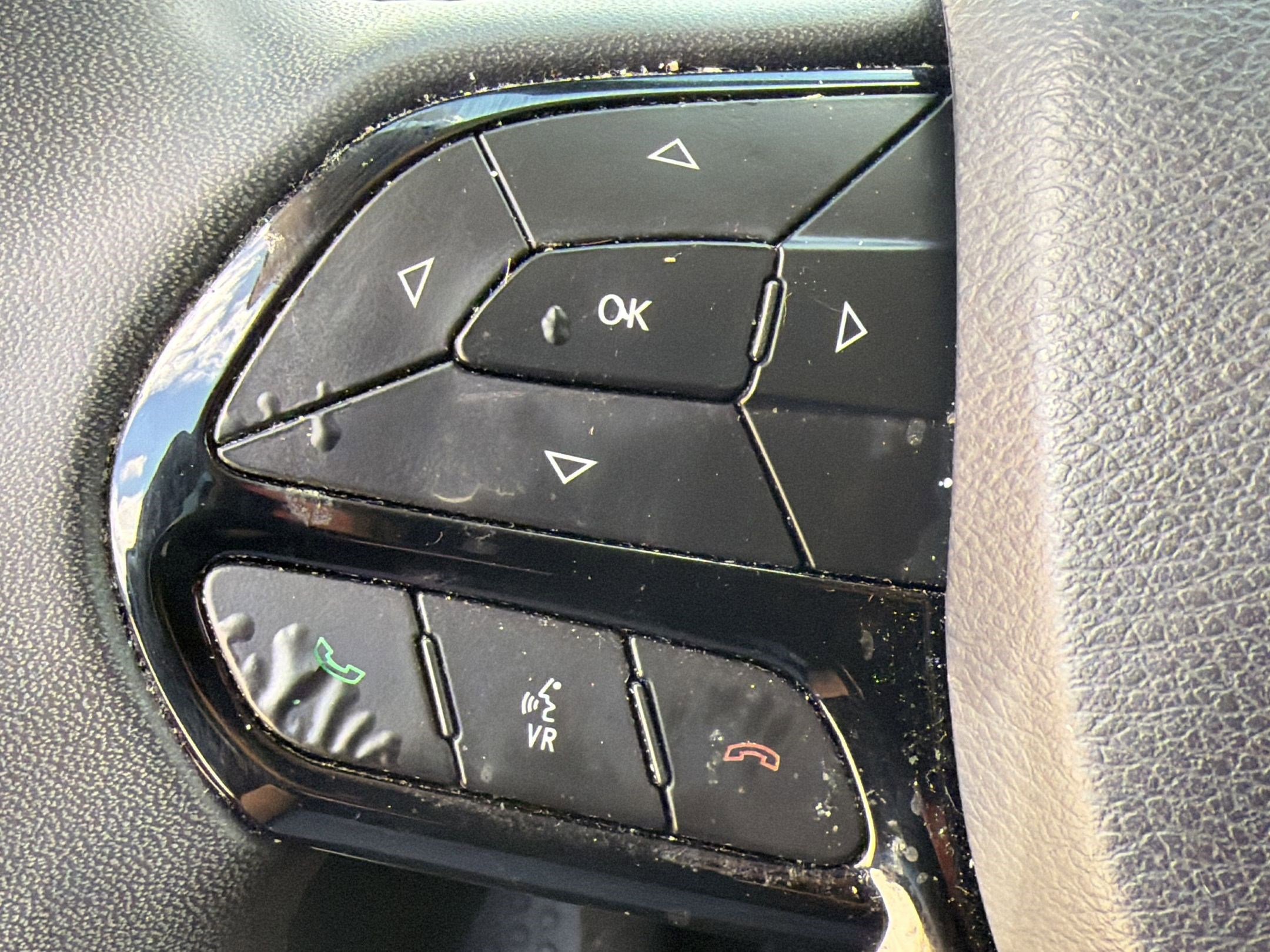 Used 2020 Jeep Cherokee Latitude Plus FWD image 16