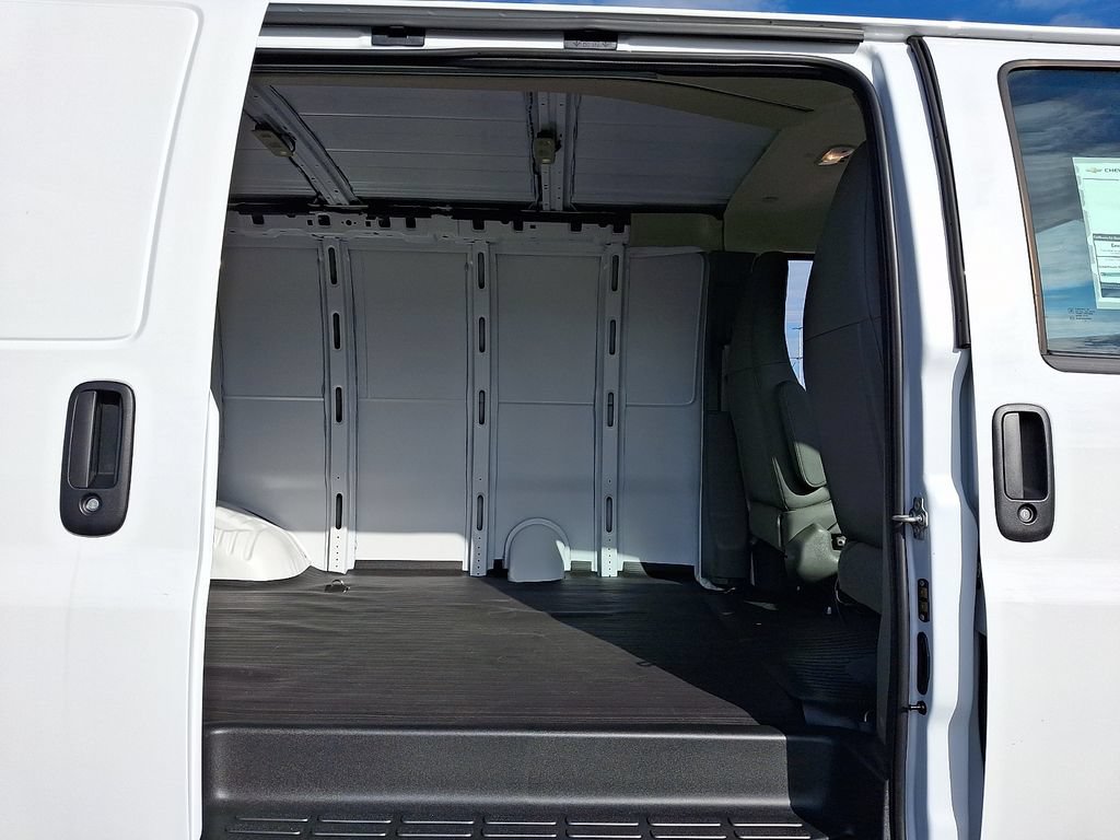 New 2026 Chevrolet Express 2500 w/ Driver Convenience Package RWD image 6