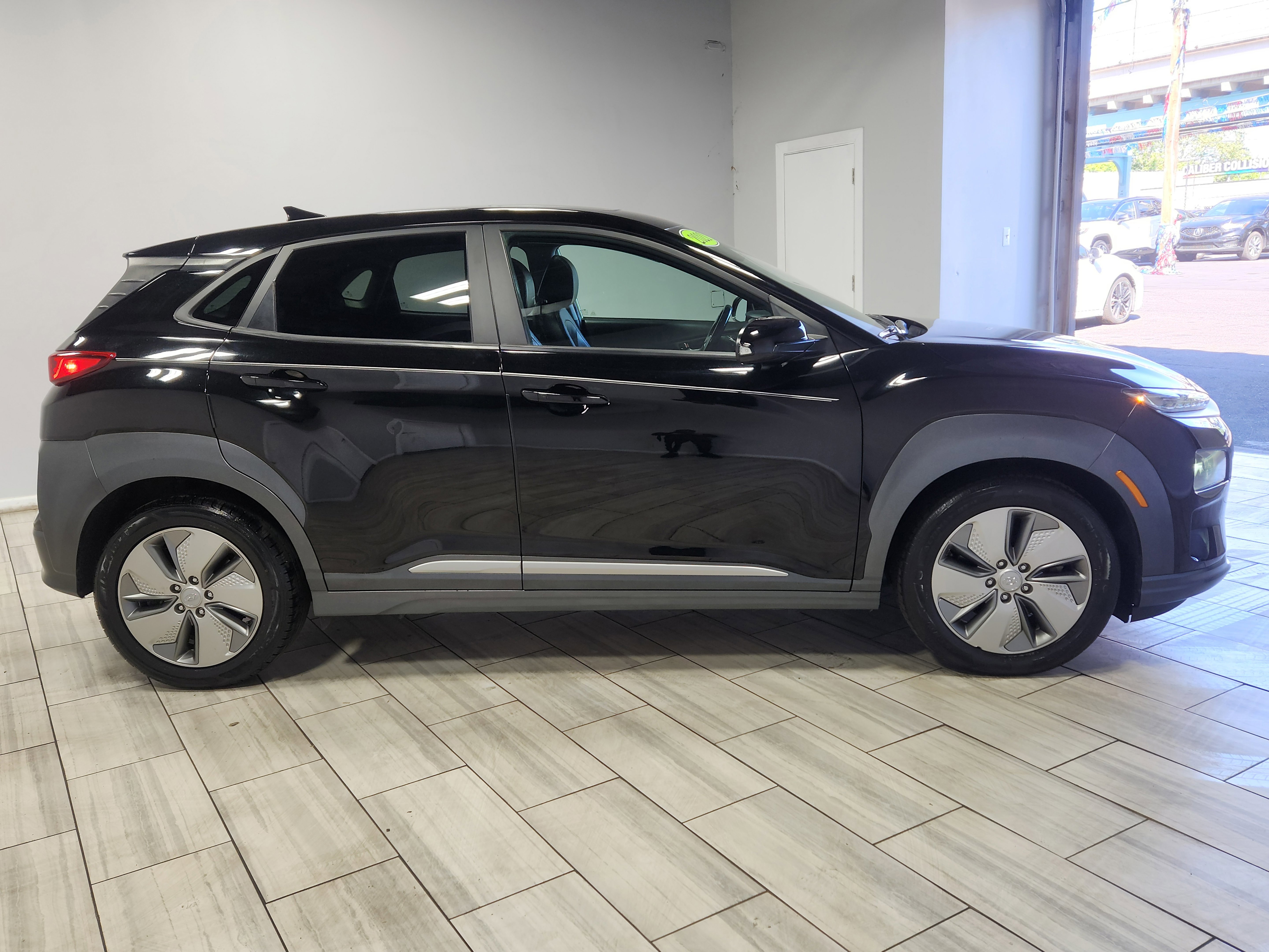Used 2021 Hyundai Kona Limited FWD image 6