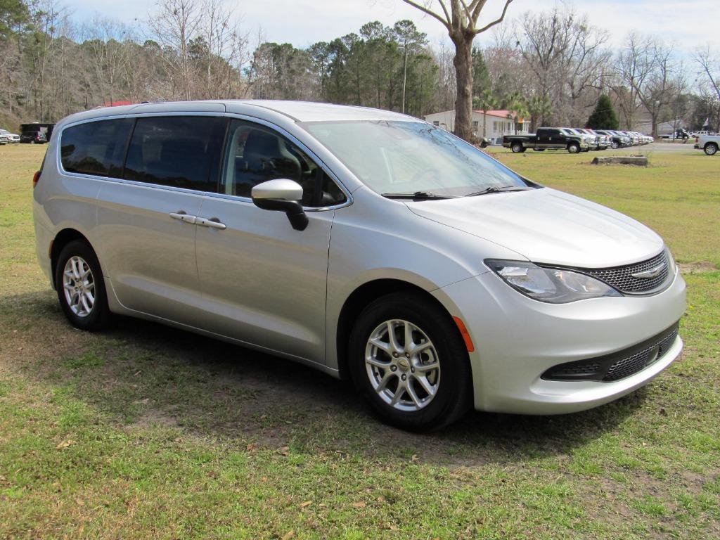 Used 2023 Chrysler Voyager LX image 8