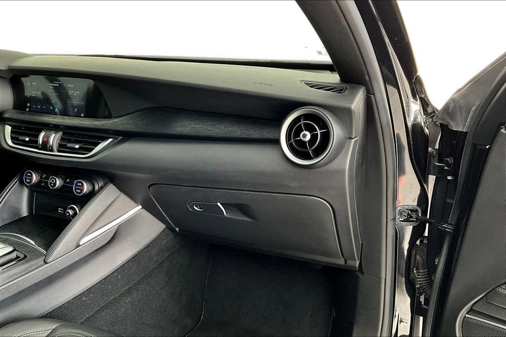 Used 2022 Alfa Romeo Stelvio Sprint image 19