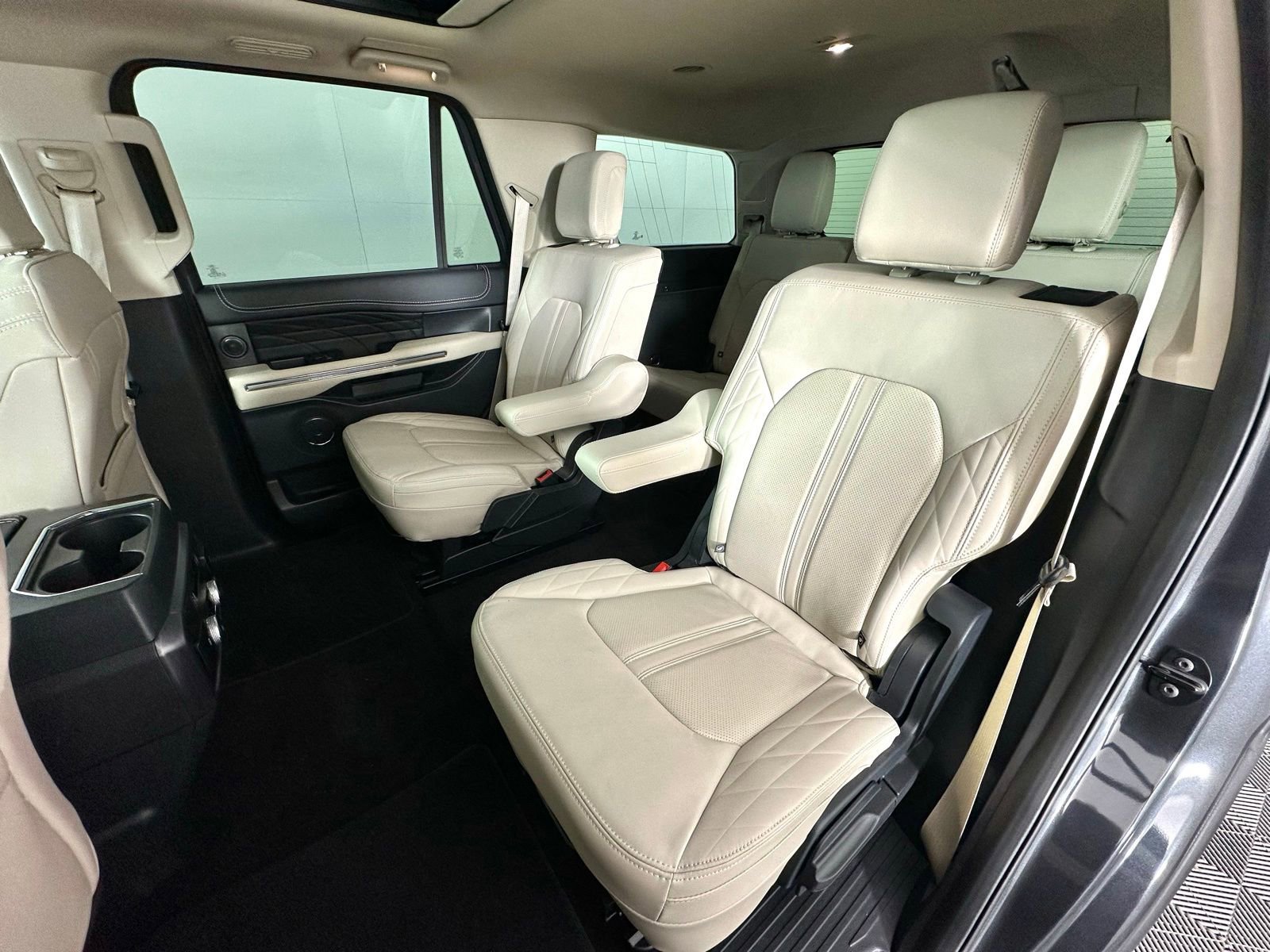 Used 2023 Ford Expedition Platinum image 37