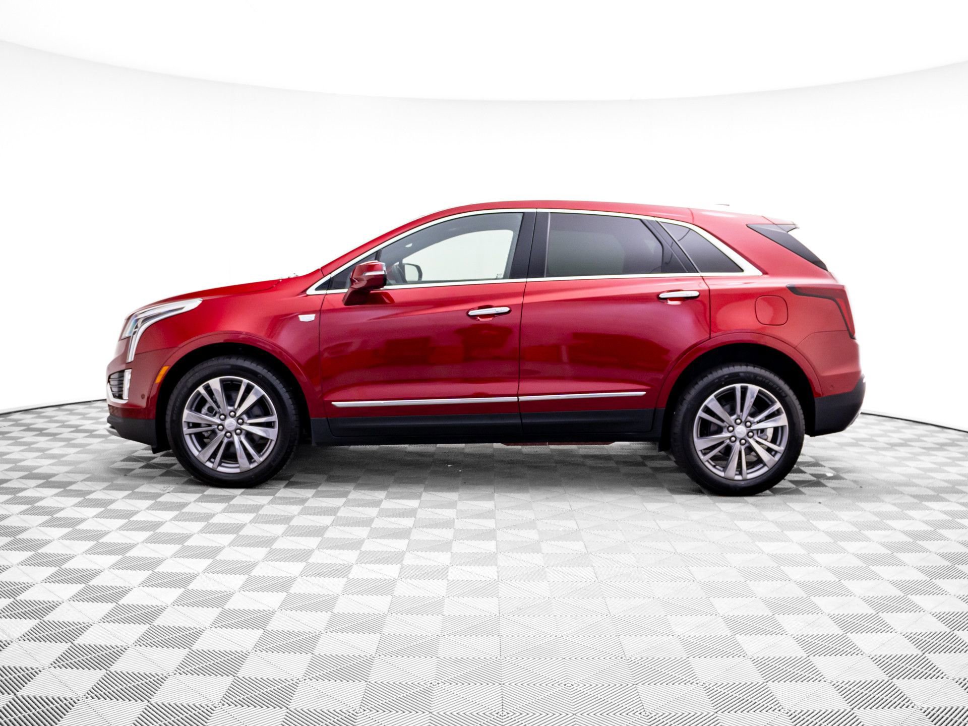 Certified 2026 Cadillac XT5 Premium Luxury w/ Driver Assist Package AWD/4WD image 2
