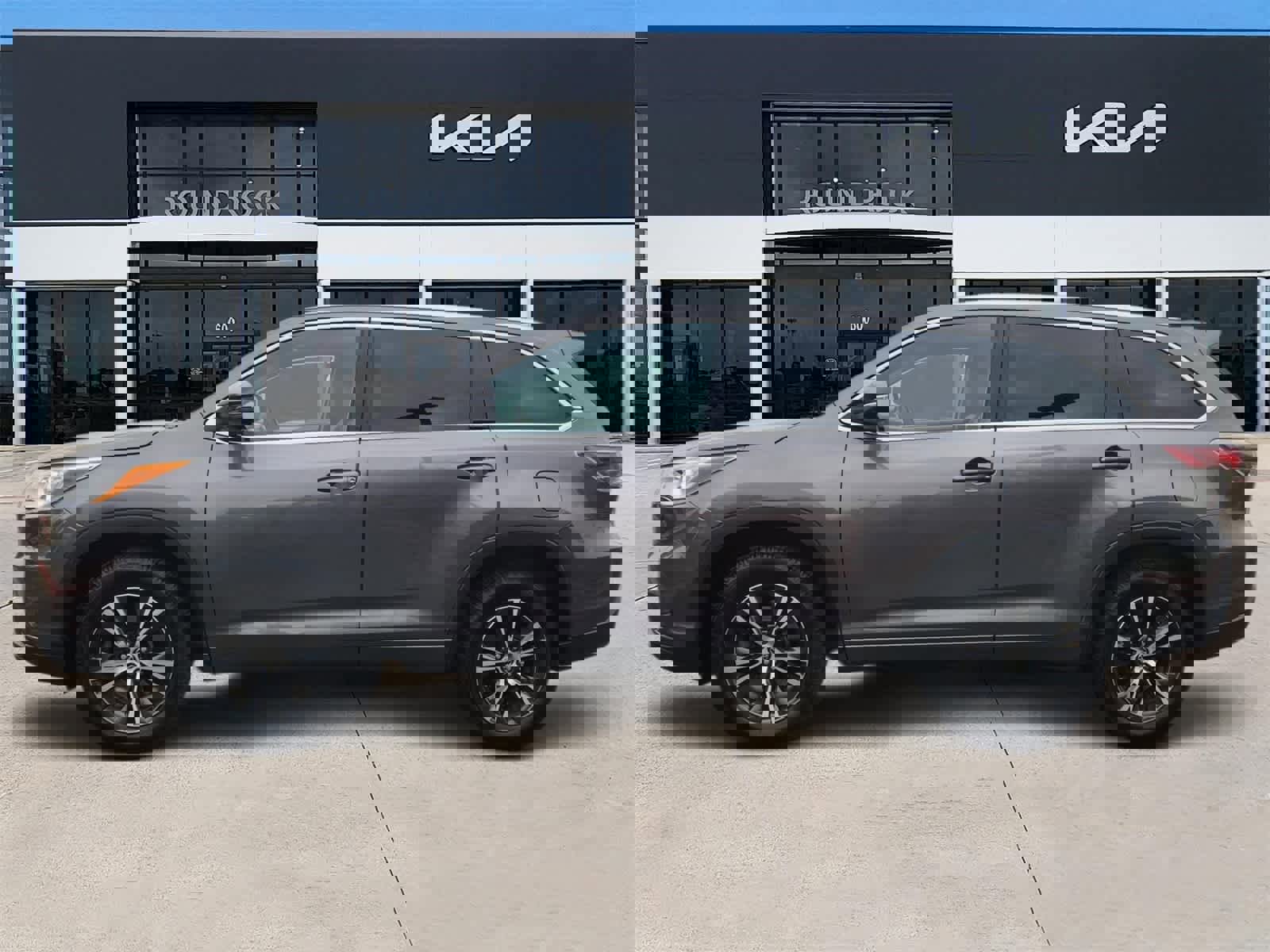 Used 2016 Toyota Highlander XLE image 4