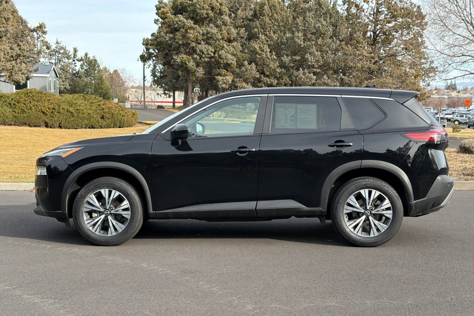 Used 2023 Nissan Rogue SV image 7