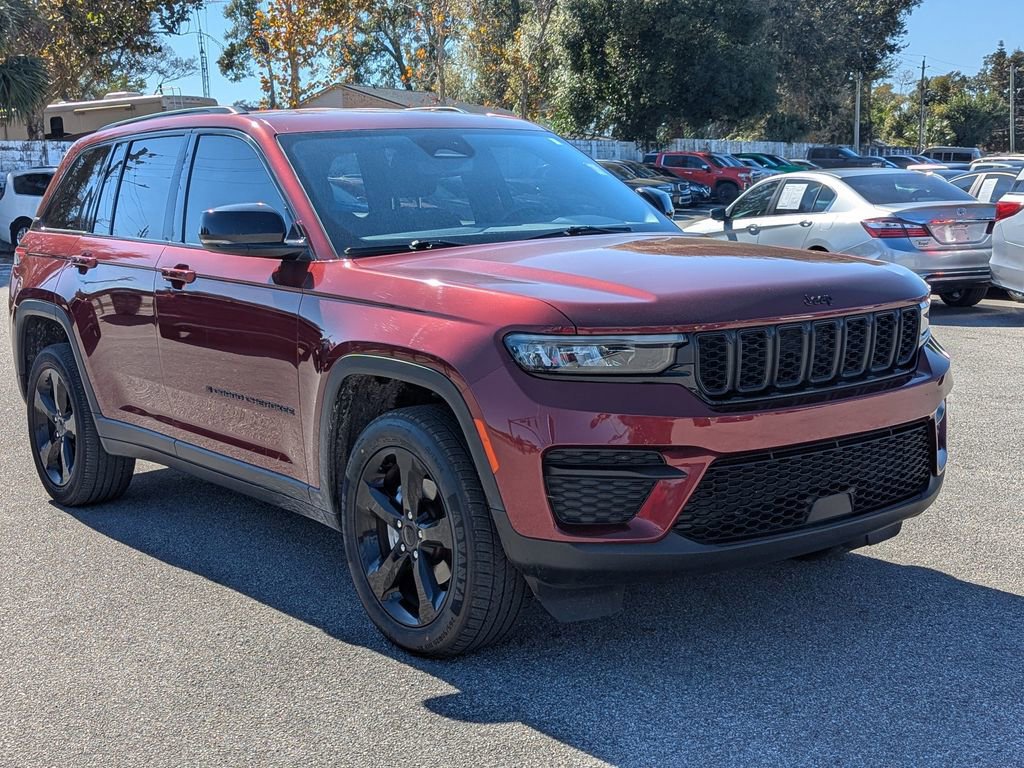 Used 2022 Jeep Grand Cherokee Altitude image 2