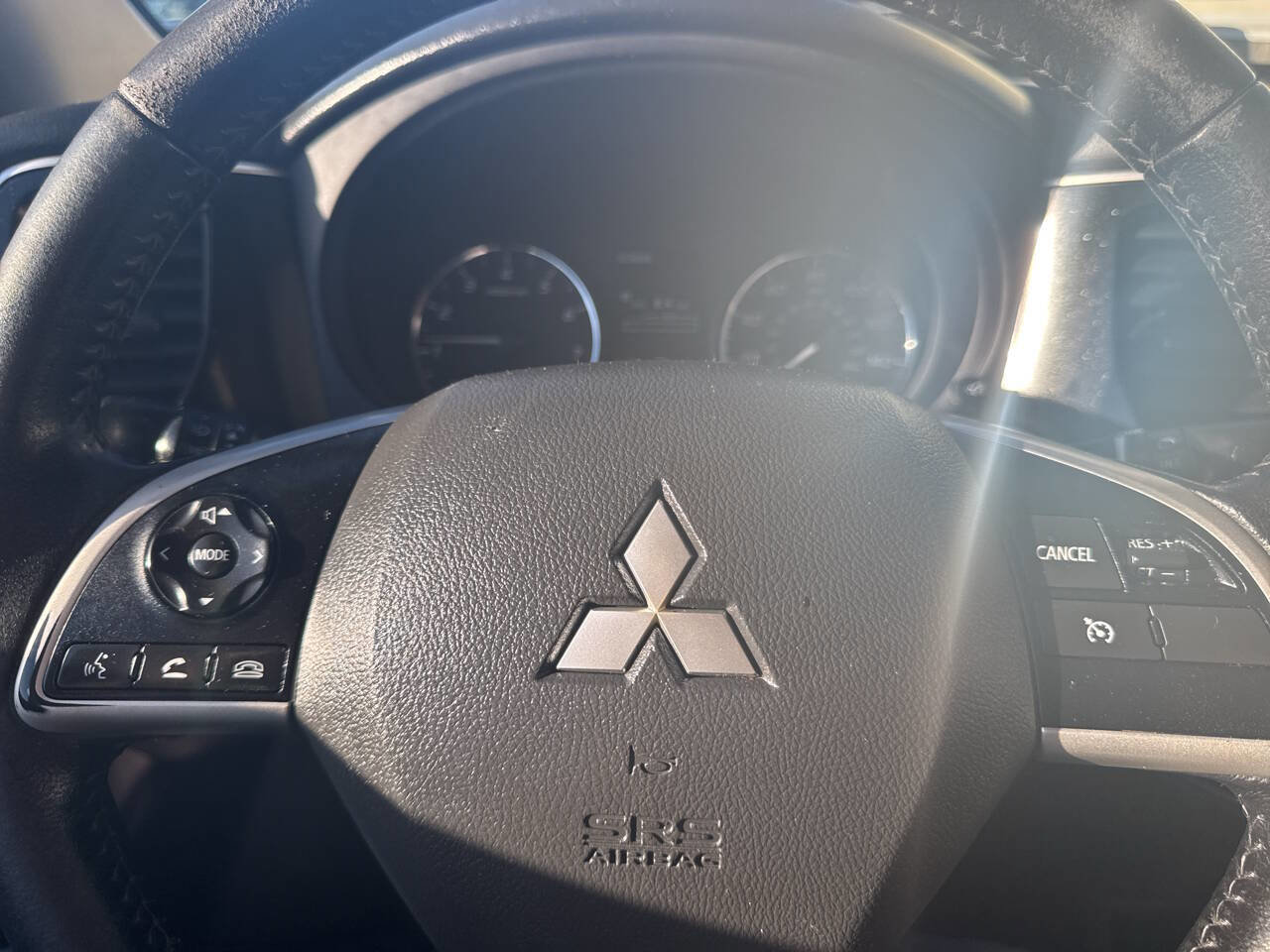 Used 2015 Mitsubishi Outlander SE image 22