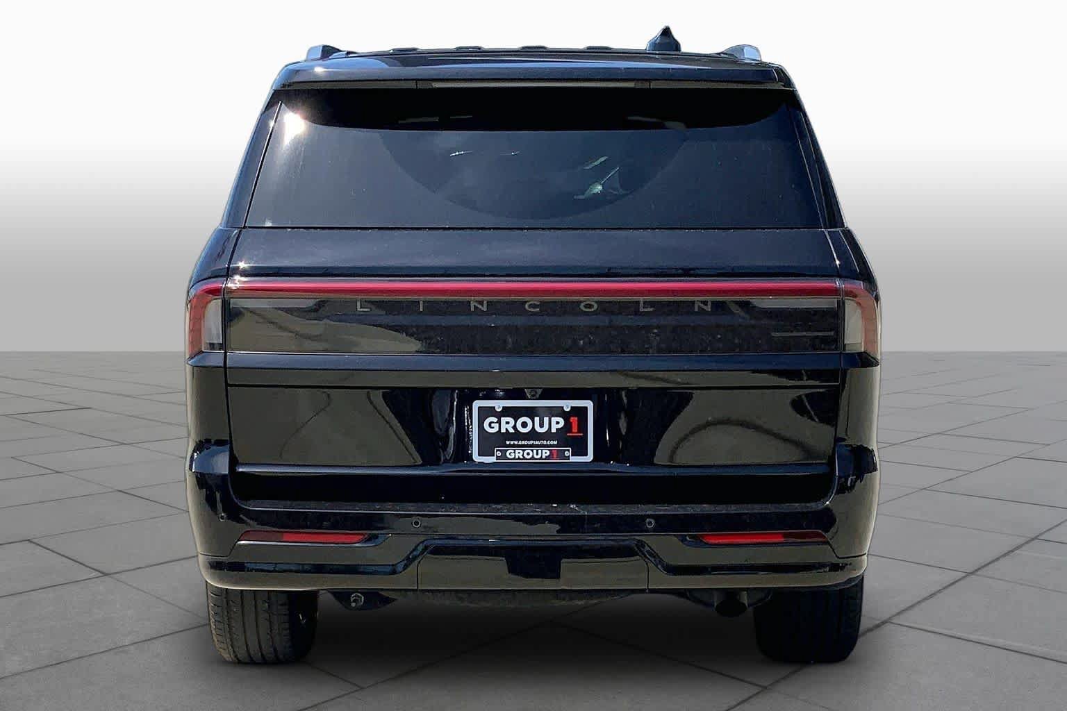 Used 2025 Lincoln Navigator Reserve AWD/4WD image 5