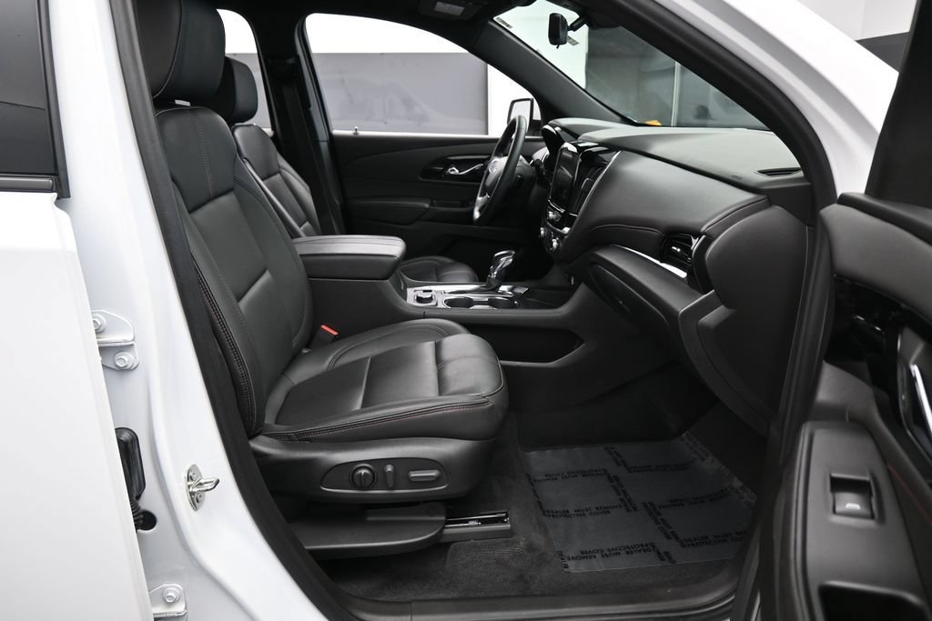 Used 2023 Chevrolet Traverse RS FWD image 52