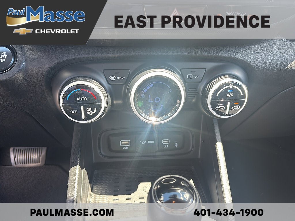 Used 2023 Hyundai Venue Limited w/ Cargo Package FWD image 14