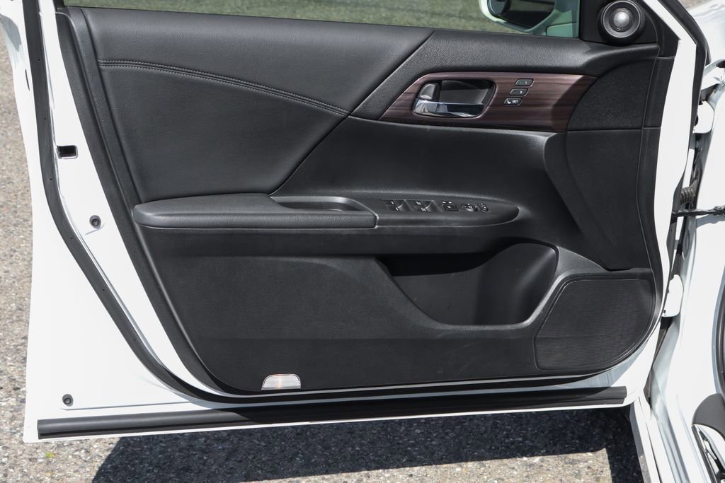 Used 2017 Honda Accord Touring image 17