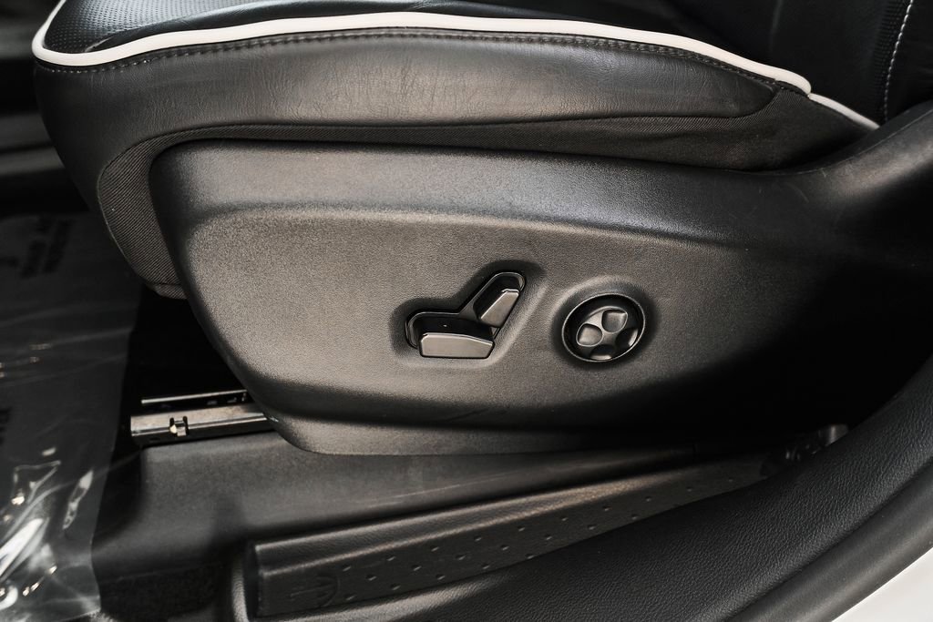 Used 2025 Chrysler Pacifica Limited FWD image 15