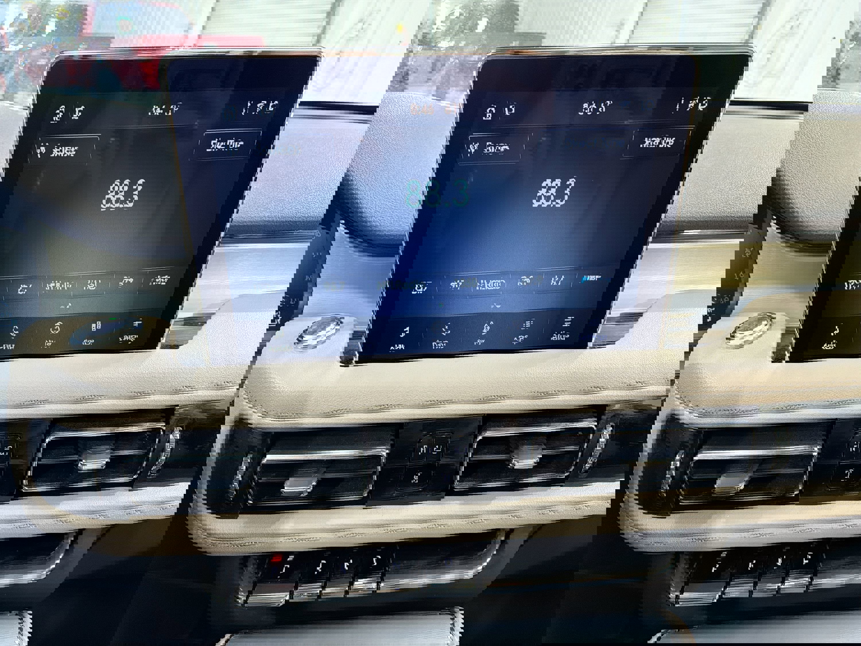 Used 2023 Lincoln Aviator AWD w/ Premium Package image 17