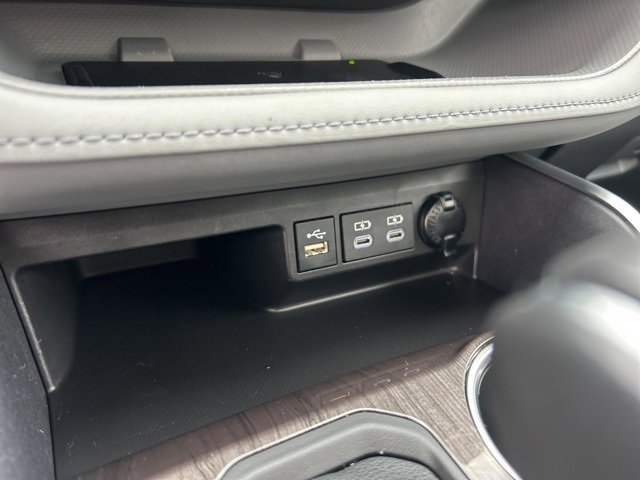 Used 2023 Toyota Highlander Platinum image 28