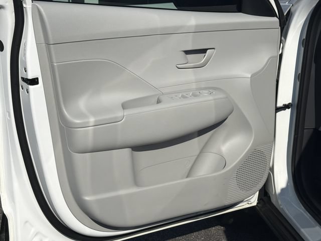 Certified 2025 Hyundai Kona SEL FWD image 18