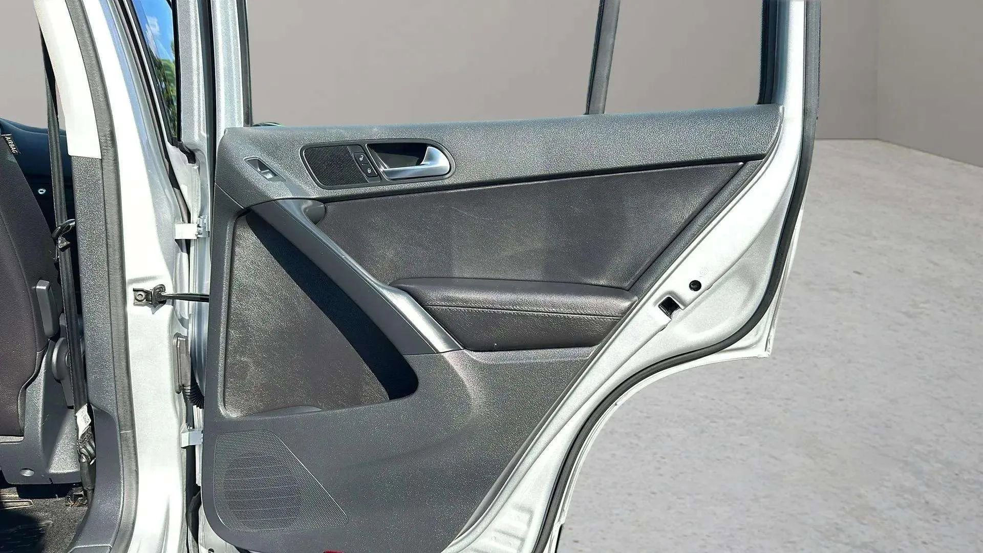 Used 2016 Volkswagen Tiguan S image 21