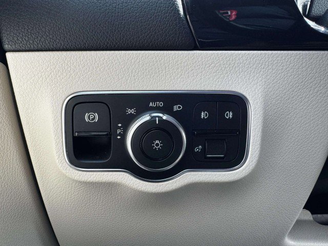 Used 2021 Mercedes-Benz GLA 250 4MATIC w/ Premium Package image 22