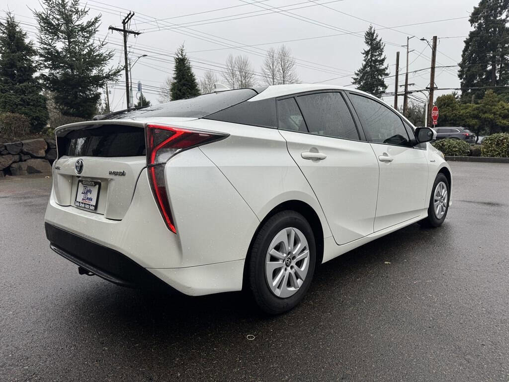 Used 2017 Toyota Prius image 3