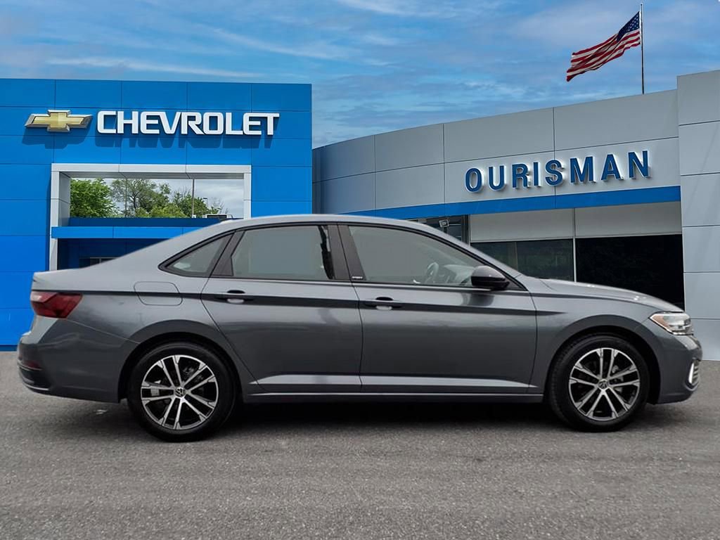 Used 2023 Volkswagen Jetta Sport image 2