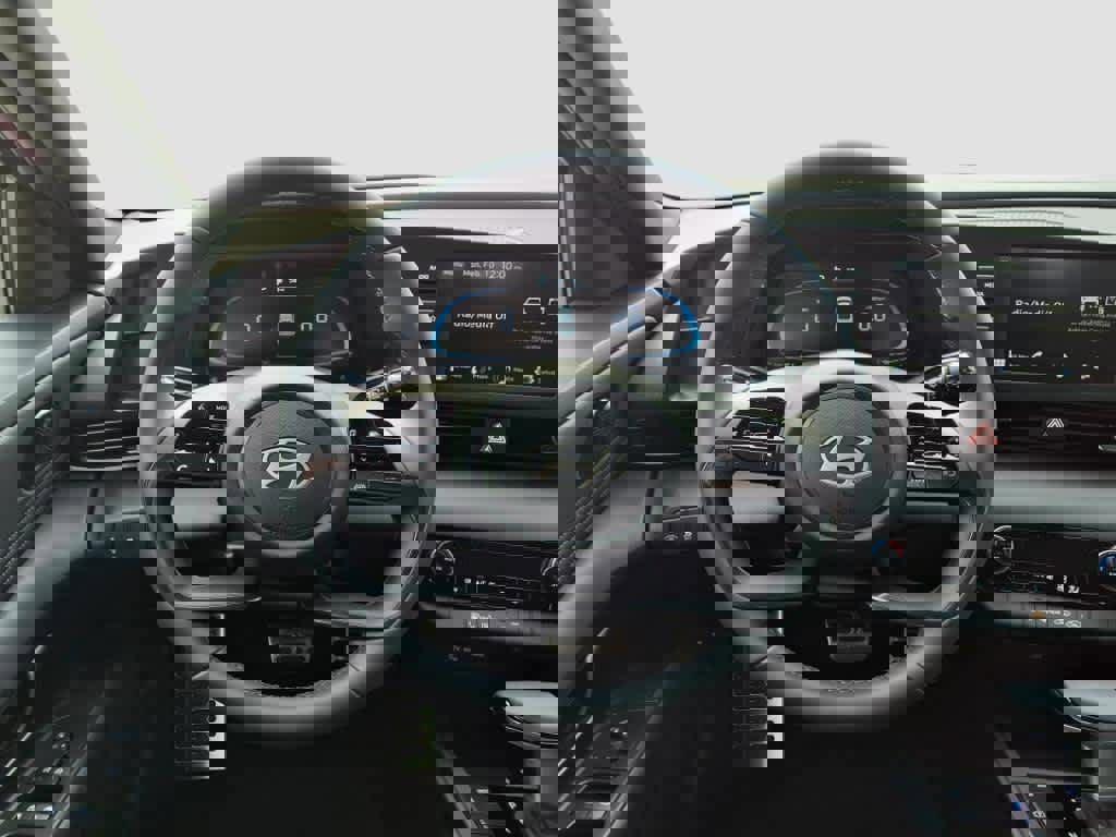 Certified 2025 Hyundai Elantra Sport image 10