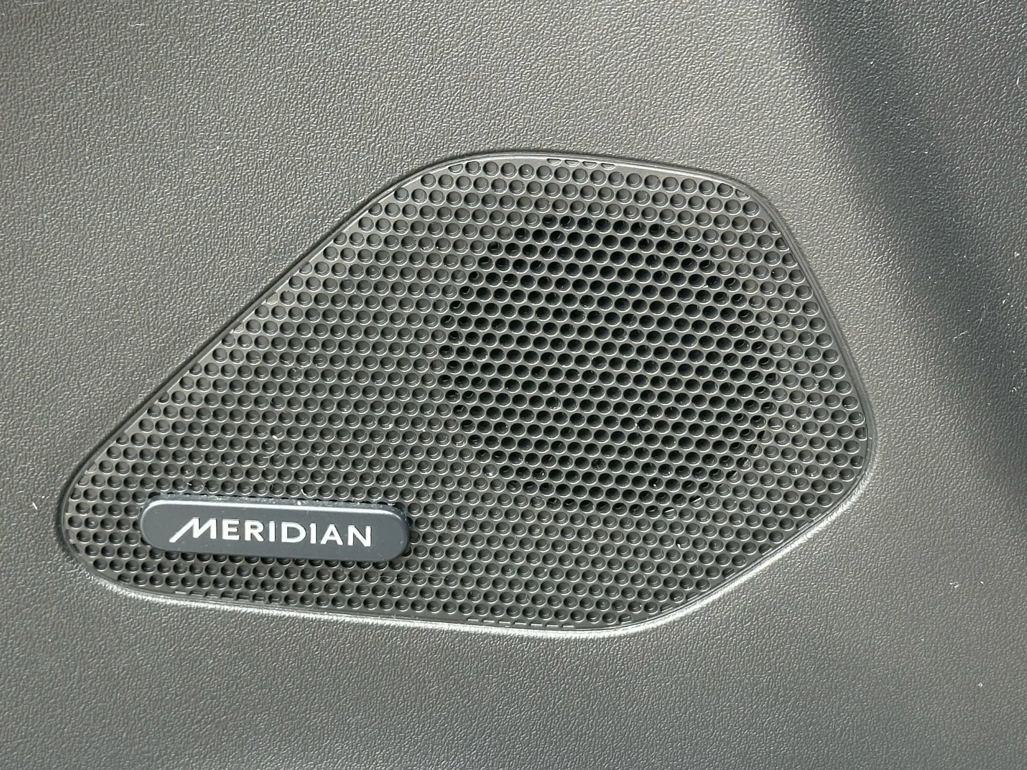 Used 2017 Jaguar F-PACE S image 38