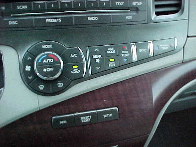 Used 2012 Toyota Sienna XLE image 21