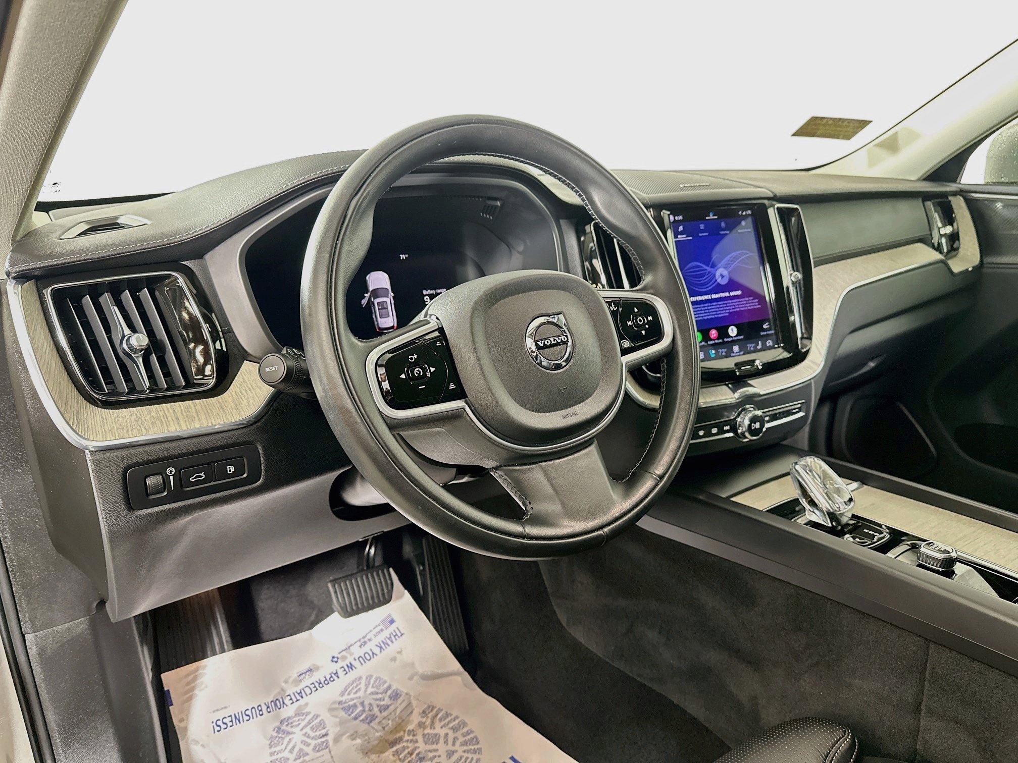 Used 2022 Volvo XC60 T8 Inscription w/ Advanced Package AWD/4WD image 9