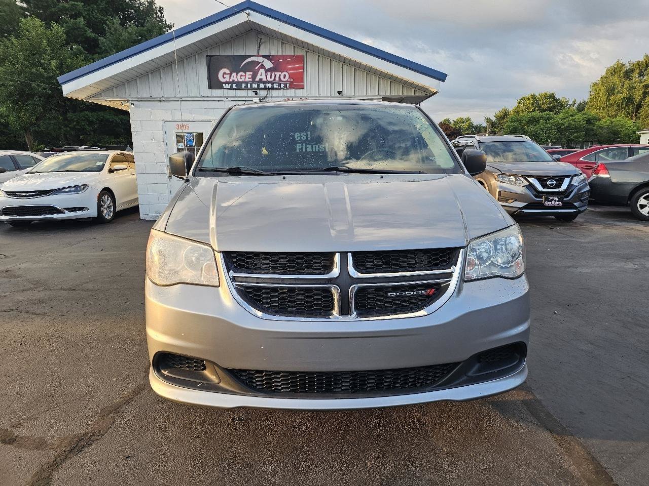 Used 2015 Dodge Grand Caravan SE w/ Quick Order Package 29E SE FWD image 3